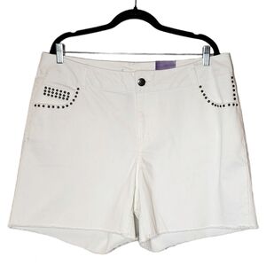 NWT Lane Bryant white studded denim weekend boyfriend shorts. Size 20.
